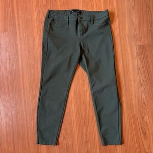 Liverpool Jacqueline pant size 6p olive green